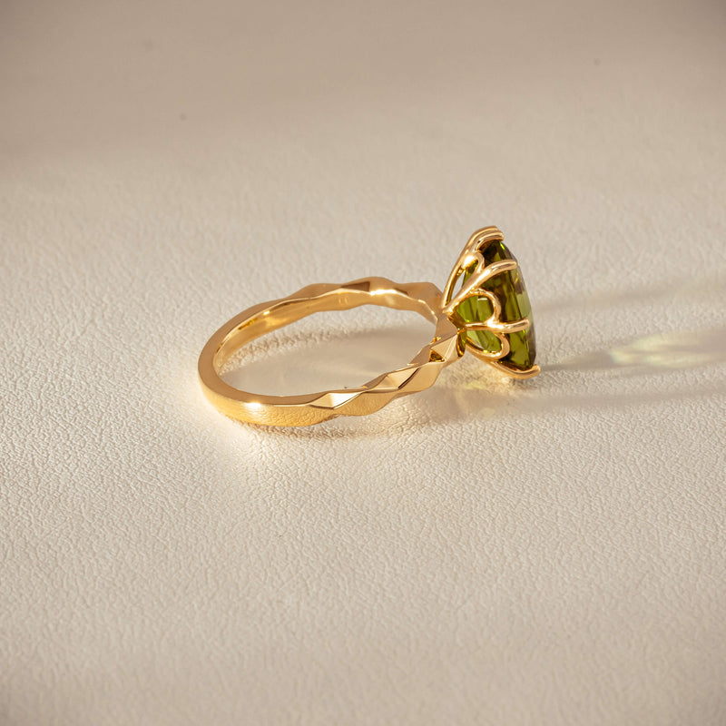 Deja Vu 18ct Yellow Gold 3.00ct Peridot Ring