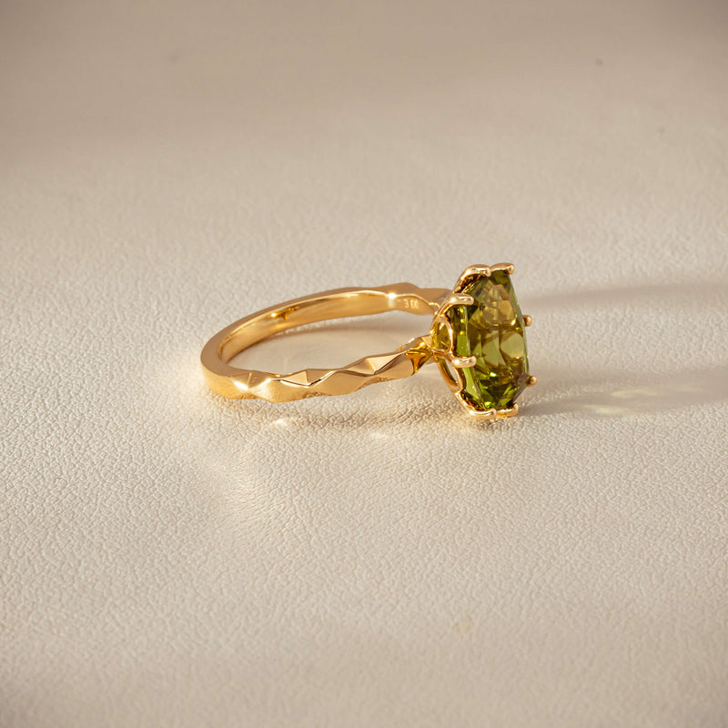 Deja Vu 18ct Yellow Gold 3.00ct Peridot Ring