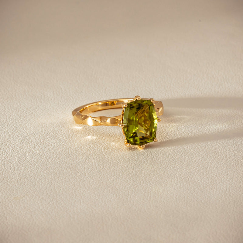 Deja Vu 18ct Yellow Gold 3.00ct Peridot Ring