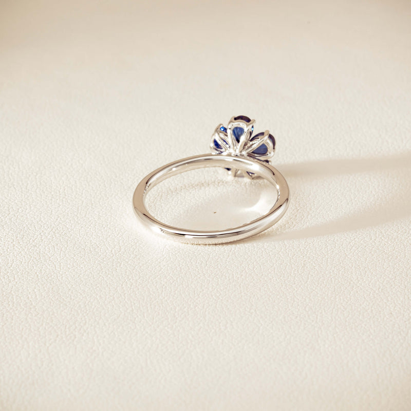 18ct White Gold Sapphire & Diamond Forget-Me-Not Ring
