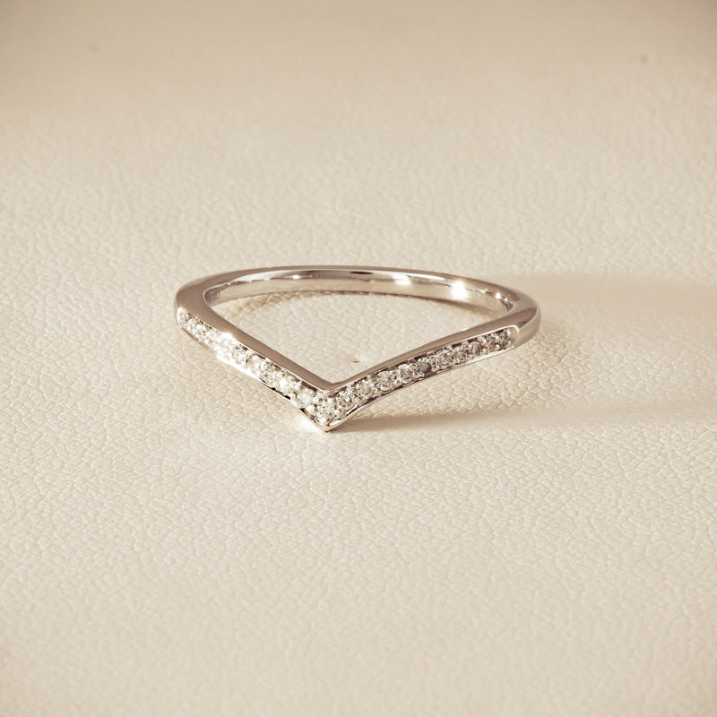 14ct White Gold Diamond Chevron Band