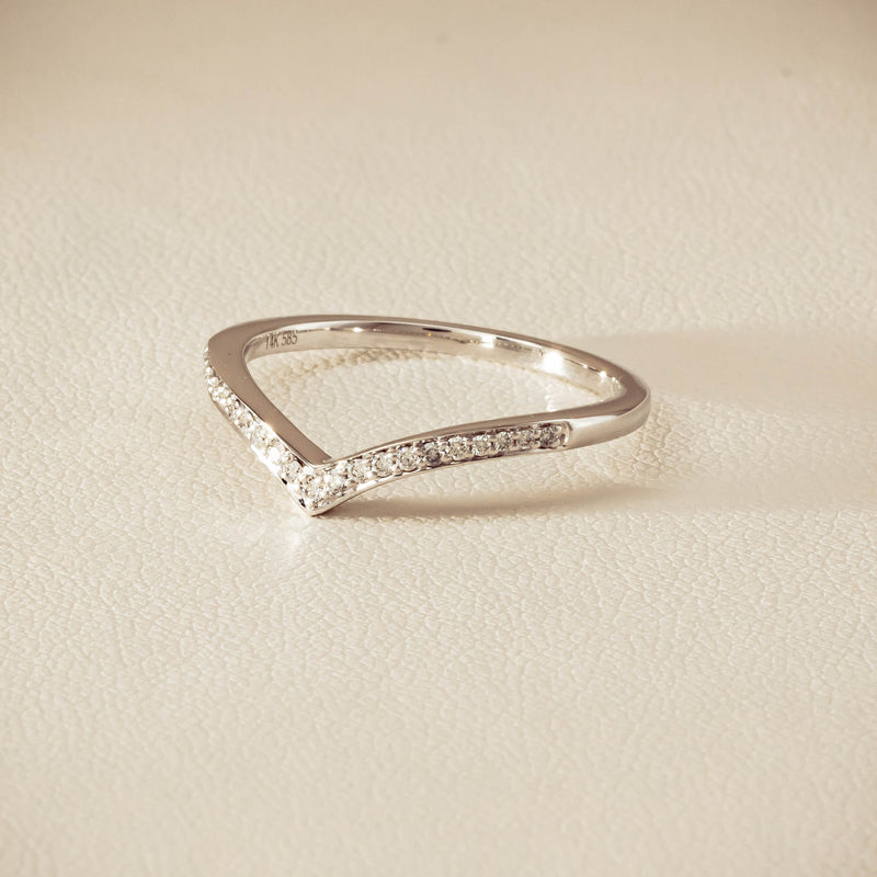 14ct White Gold Diamond Chevron Band