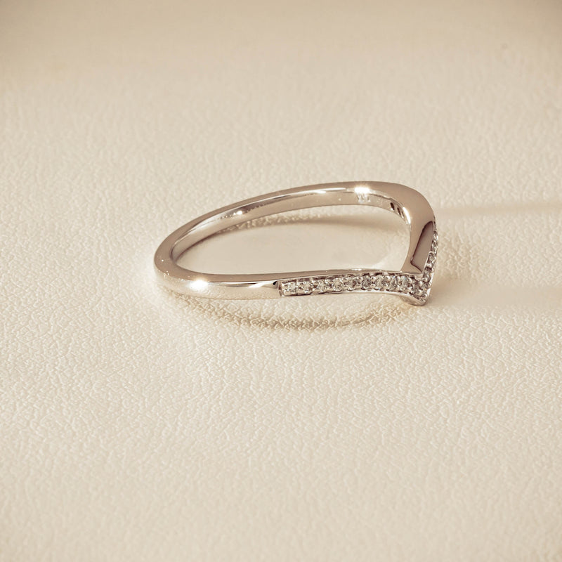 14ct White Gold Diamond Chevron Band