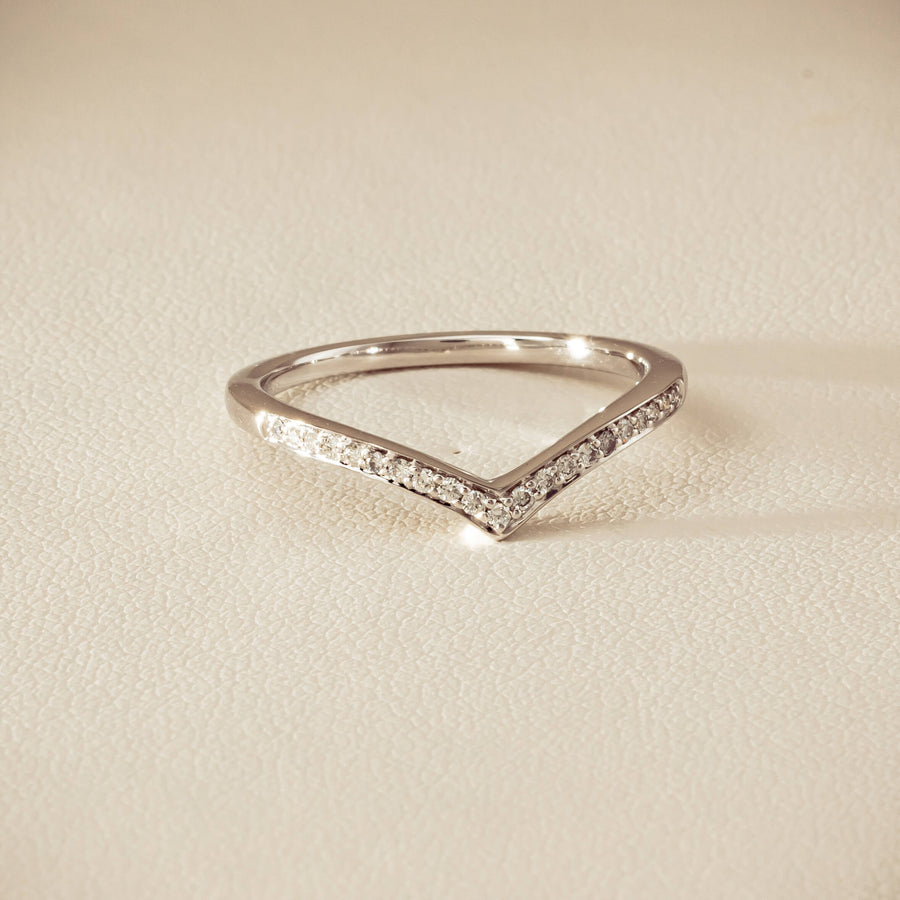 14ct White Gold Diamond Chevron Band