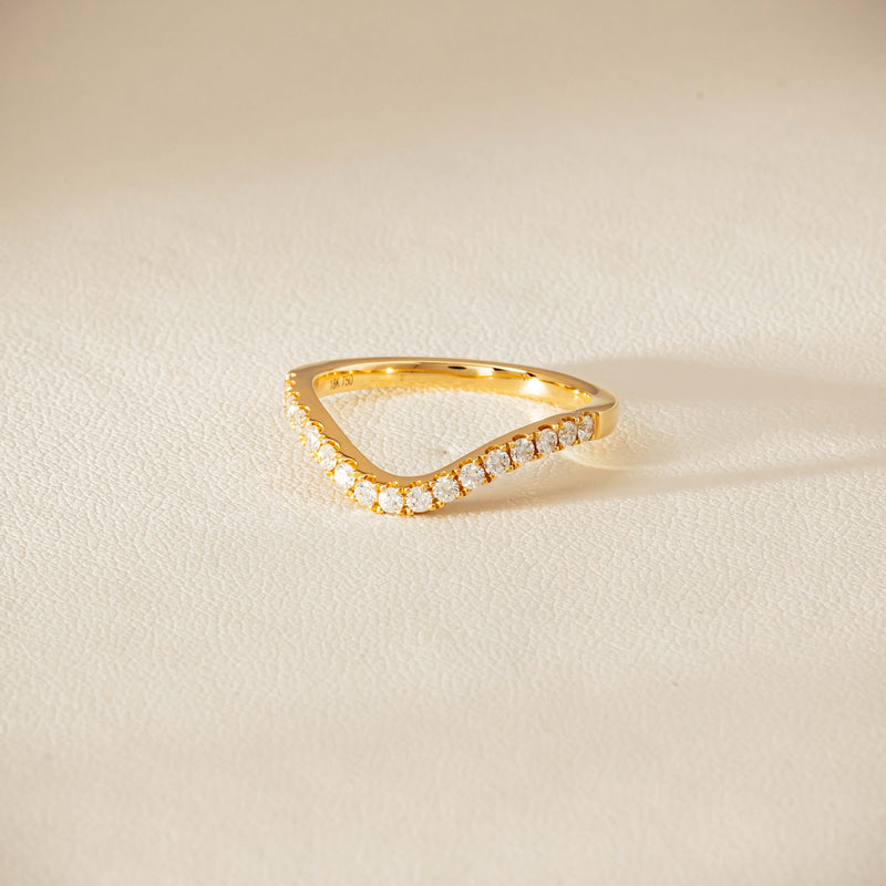 18ct Yellow Gold .30ct Diamond Curved Bella Band