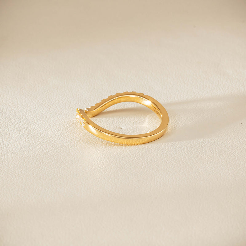 18ct Yellow Gold .30ct Diamond Curved Bella Band