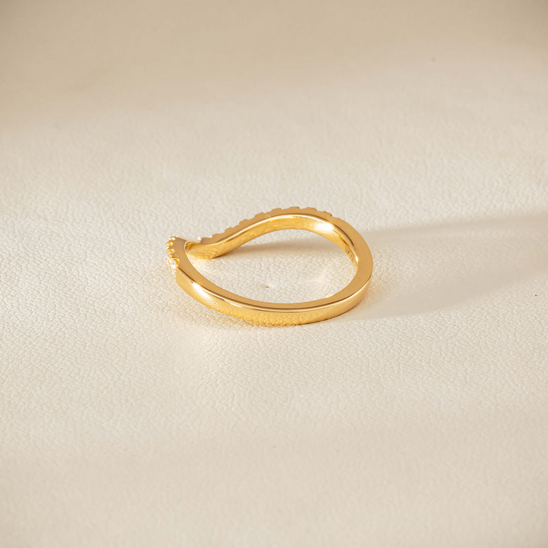 18ct Yellow Gold .30ct Diamond Curved Bella Band