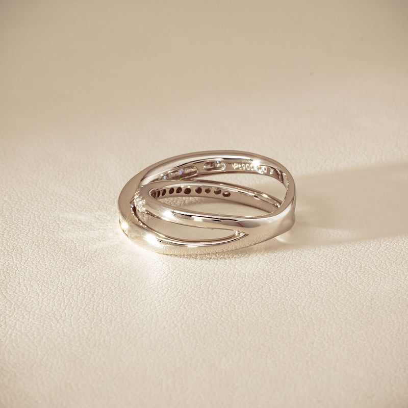 Deja Vu Platinum 1.00ct Diamond Crossover Ring