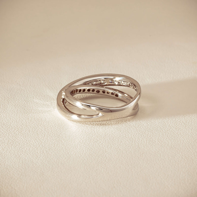 Deja Vu Platinum 1.00ct Diamond Crossover Ring