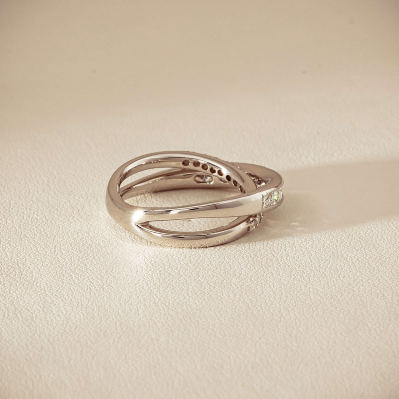Deja Vu Platinum 1.00ct Diamond Crossover Ring