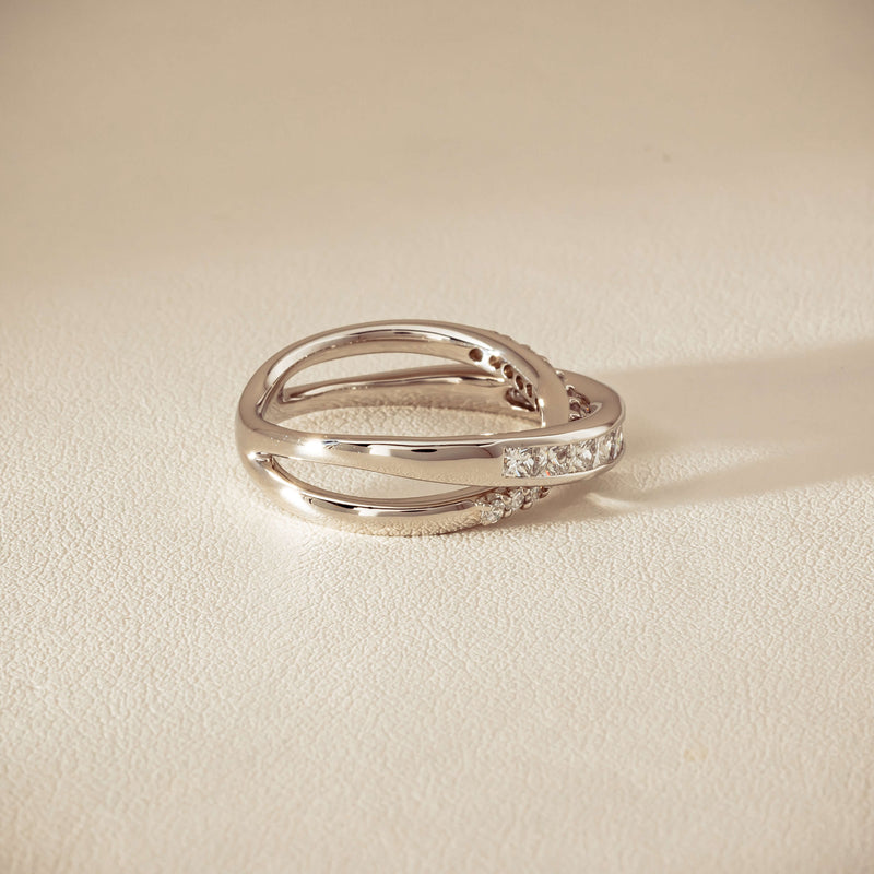 Deja Vu Platinum 1.00ct Diamond Crossover Ring