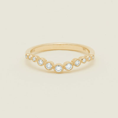 18ct Yellow Gold .18ct Diamond Graduated Curved Band