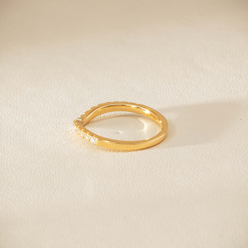 18ct Yellow Gold .30ct Diamond-Set Curved Band