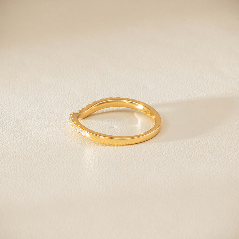 18ct Yellow Gold .30ct Diamond-Set Curved Band