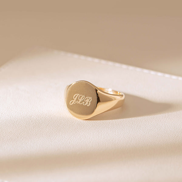 Engraved yellow gold signet ring