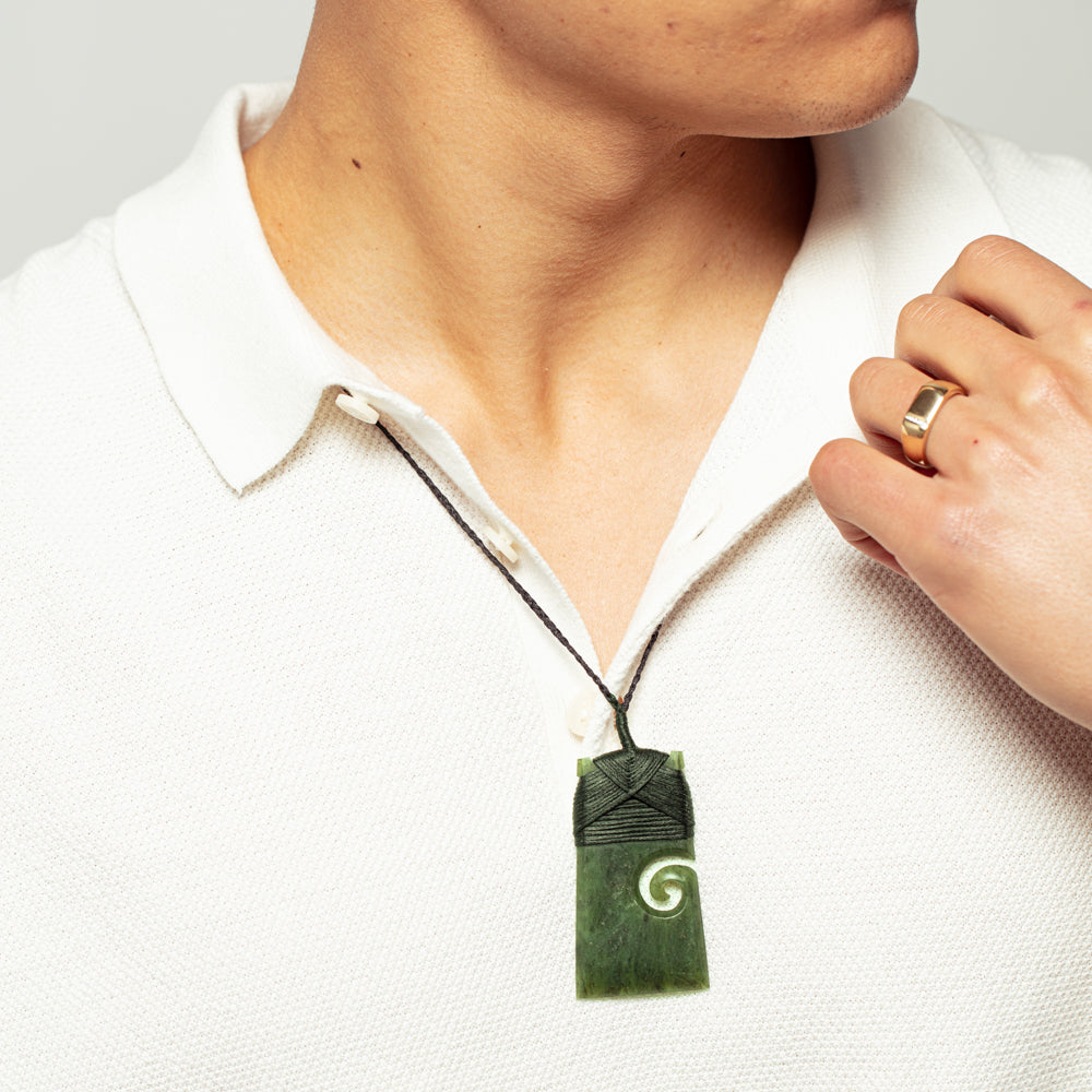 Walker and hall greenstone top