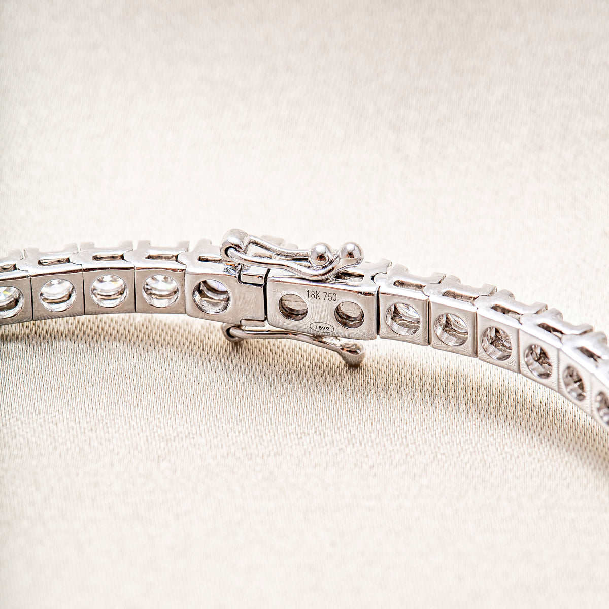 Close up image of Jubilee bracelet clasp