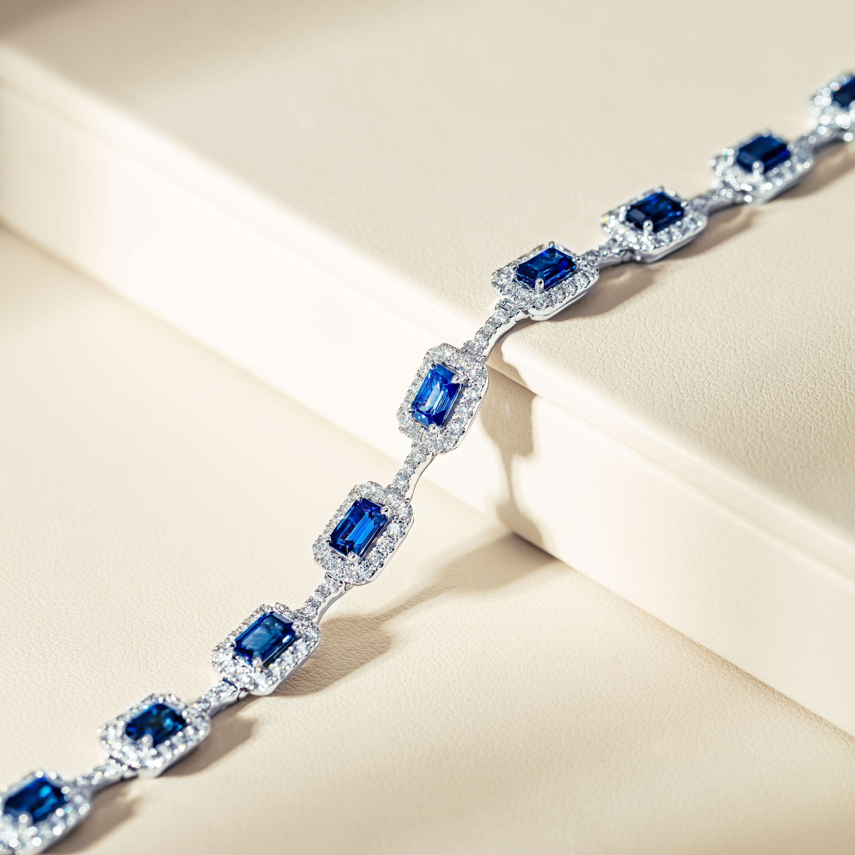 18ct White Gold 6.97ct Sapphire Diamond Tennis Bracelet Walker Hall