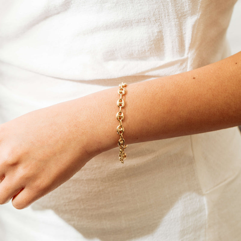 Deja Vu 9ct Yellow Gold Hollow Anchor Chain Bracelet - Bracelet - Walker & Hall