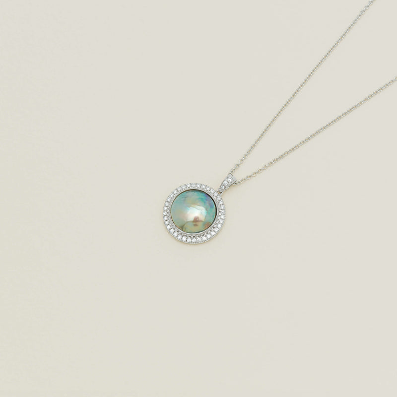 18ct White Gold 12mm Paua Pearl Daisy Pendant