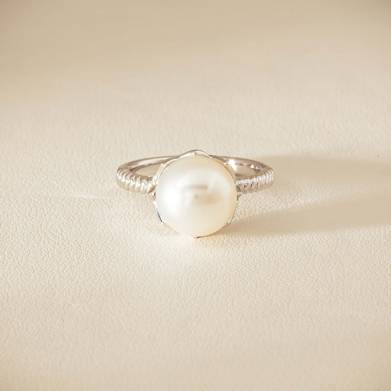 18ct White Gold 10.6mm South Sea Pearl Selene Ring