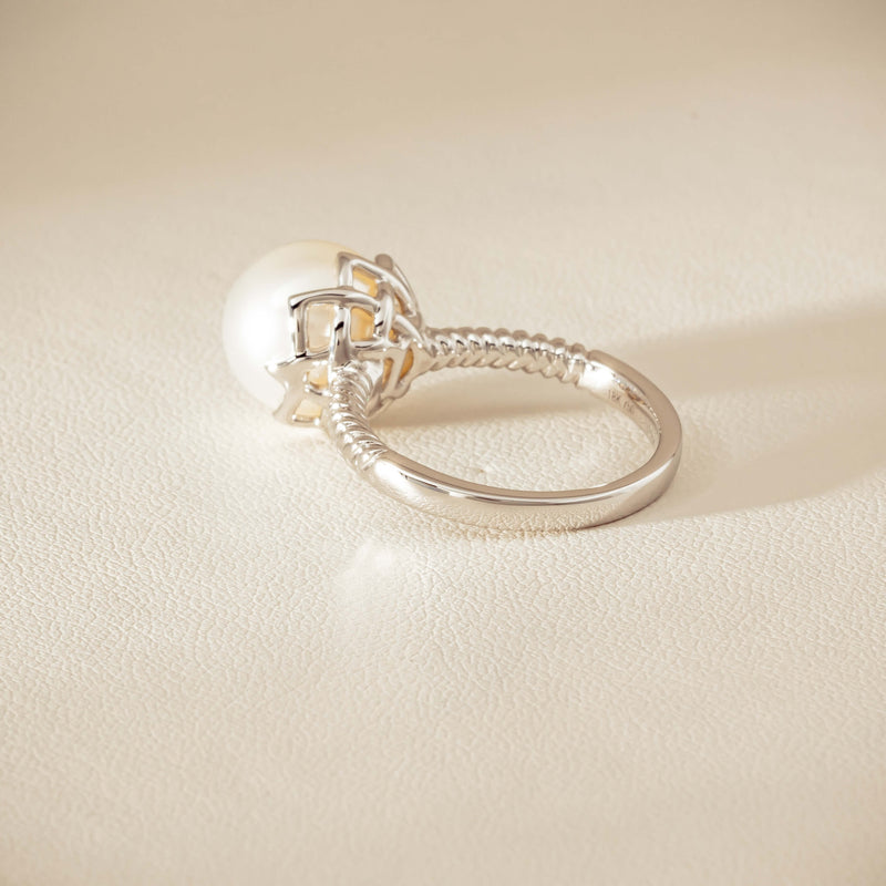 18ct White Gold 10.6mm South Sea Pearl Selene Ring