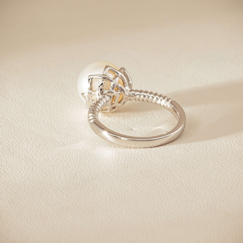 18ct White Gold 10.6mm South Sea Pearl Selene Ring