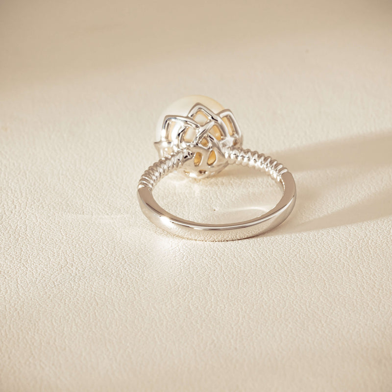 18ct White Gold 10.6mm South Sea Pearl Selene Ring