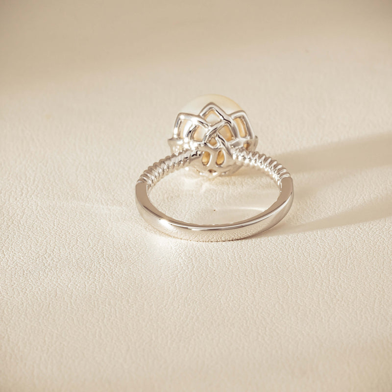 18ct White Gold 10.6mm South Sea Pearl Selene Ring