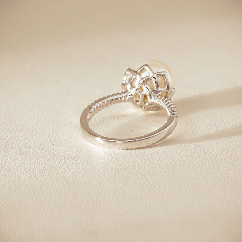 18ct White Gold 10.6mm South Sea Pearl Selene Ring