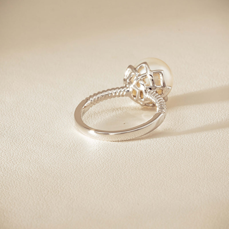 18ct White Gold 10.6mm South Sea Pearl Selene Ring