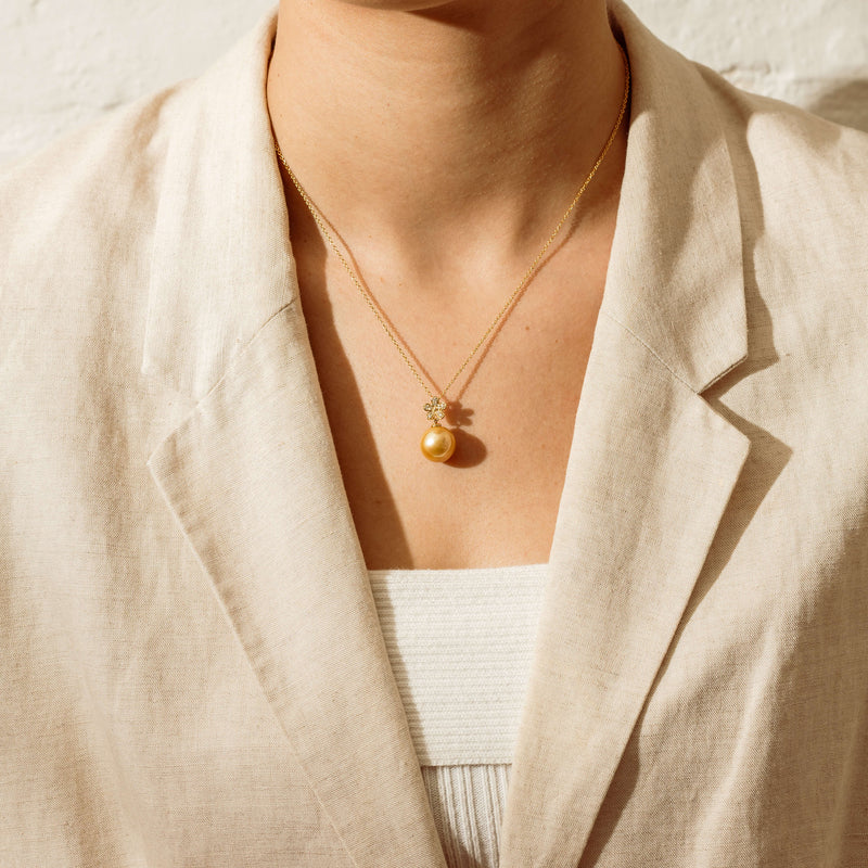 18ct Yellow Gold 12.4mm Golden Pearl Flower Pendant