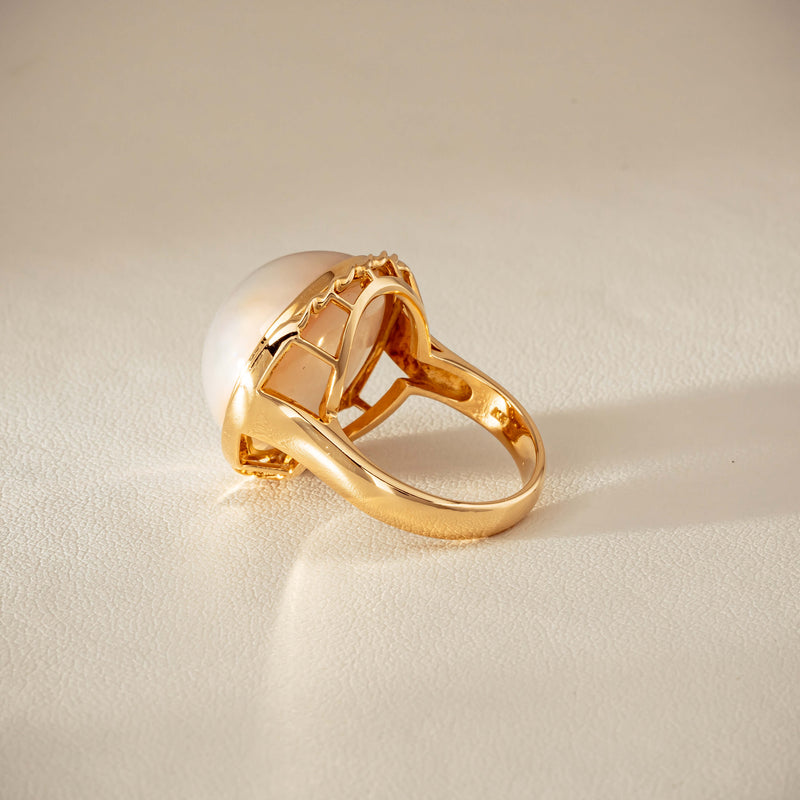 Deja Vu 18ct Yellow Gold 17mm Mabe Pearl Ring