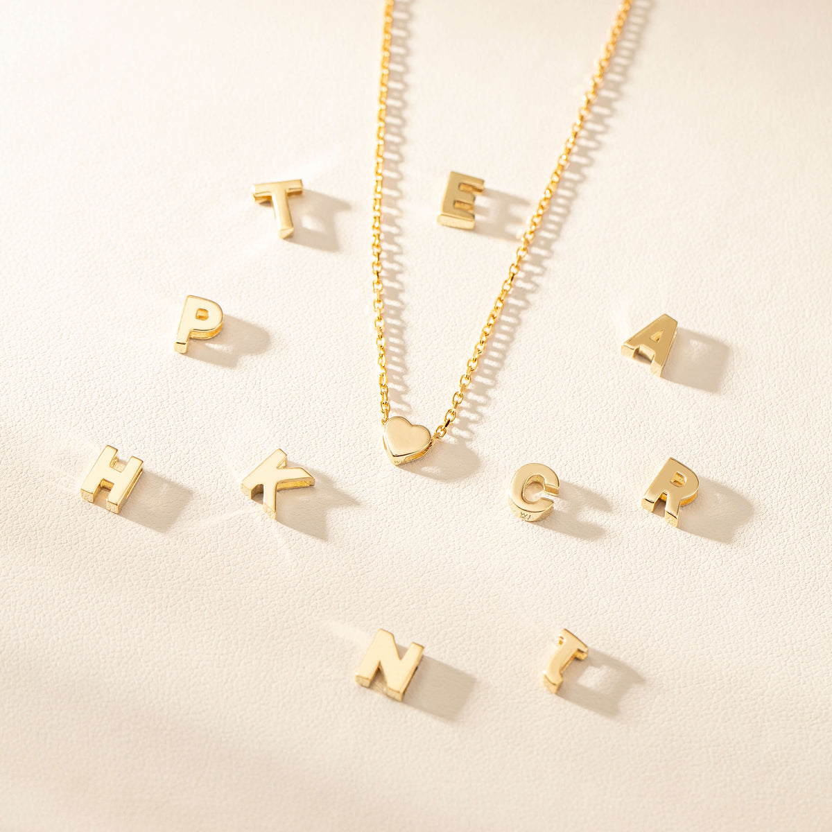 Yellow gold Noted pendants