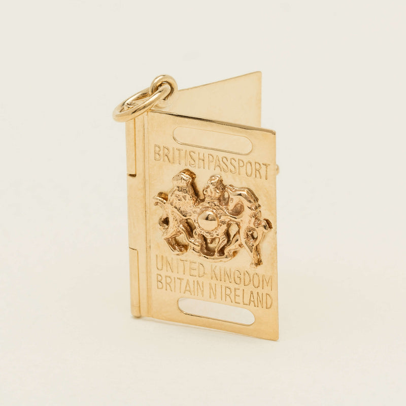 Deja Vu 9ct Yellow Gold British Passport Charm Pendant