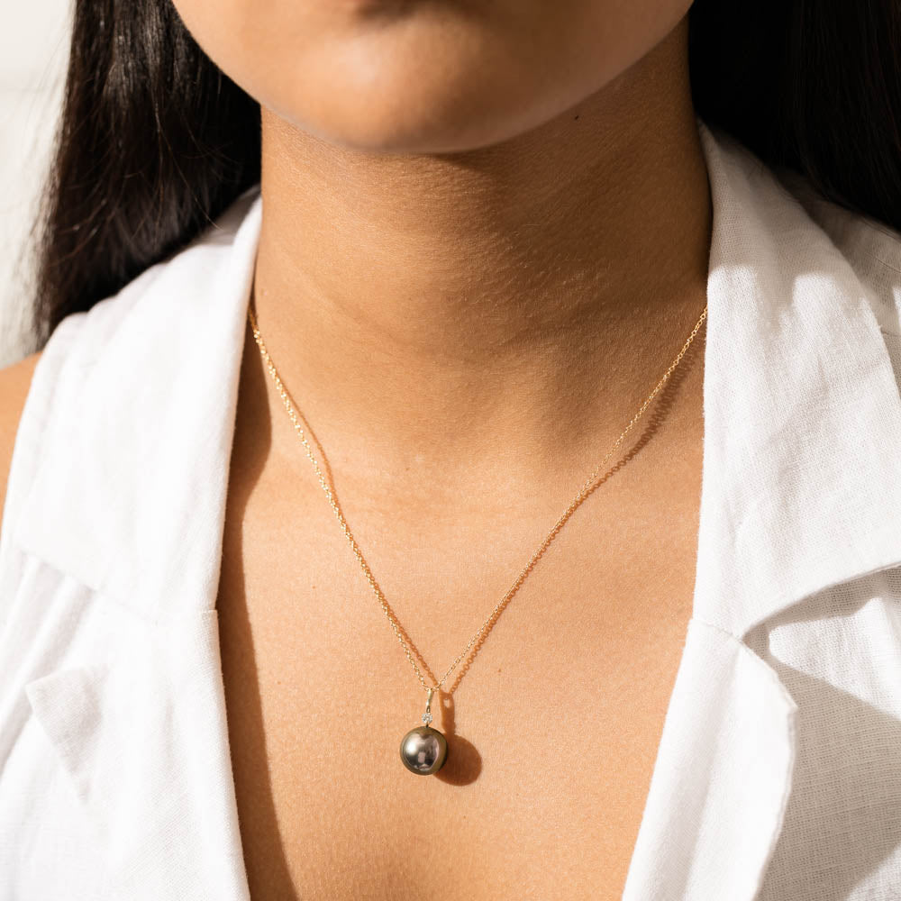 18ct Yellow Gold Tahitian Pearl Diamond Pendant Walker Hall